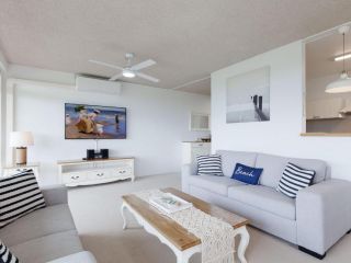 2 'The Helm' 22 Voyager Cl - Stunning waterfront unit with Air Conditioning Apartment, Nelson Bay - 3