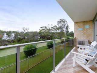2 'The Helm' 22 Voyager Cl - Stunning waterfront unit with Air Conditioning Apartment, Nelson Bay - 1