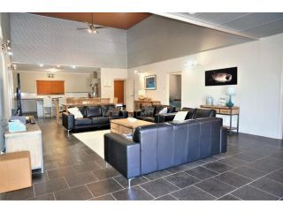 2 Trout Place - 4 Bedroom Holiday Home for the Nautical Adventurers Guest house, Exmouth - 3