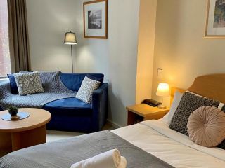 203 Cute as a Button - sleeps 2 - chrome cast Apartment, Perth - 4