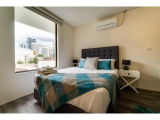 206 Funky CBD Pad sleeps two perfect Apartment, Perth - 2