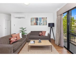 207 Executive Escape on James - 2 bedroom with parking Apartment, Perth - 2