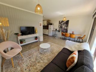 Boho by the Beach - fabulous Scarborough! Apartment, Perth - 2