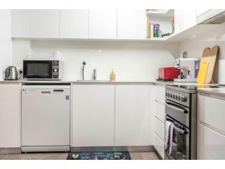 Pet Friendly Home - Pool & Parking - Tennis Court Apartment, New South Wales - 5