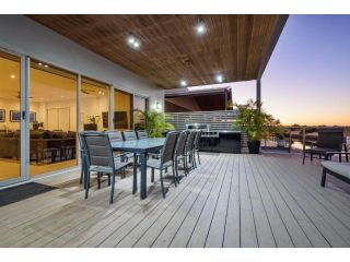 21 Corella Court - PRIVATE JETTY & POOL Guest house, Exmouth - 3