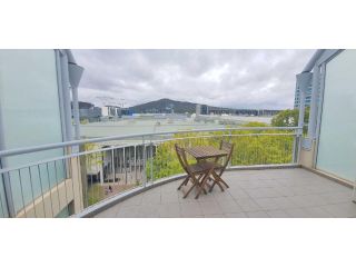 Entire of spacious neat Apartment in the heart of city! Apartment, Canberra - 2