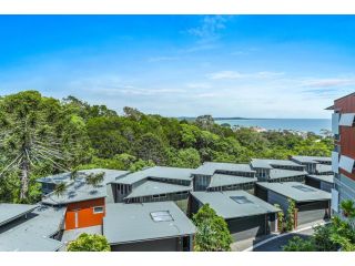 Trendy treetop living with sea views, Noosa Heads Apartment, Noosa Heads - 5