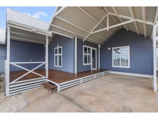 22 Kestrel Place- PRIVATE JETTY Guest house, Exmouth - 2
