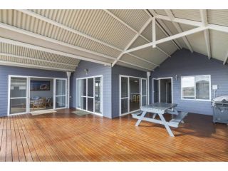 22 Kestrel Place- PRIVATE JETTY Guest house, Exmouth - 5