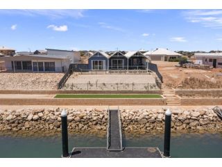 22 Kestrel Place- PRIVATE JETTY Guest house, Exmouth - 1