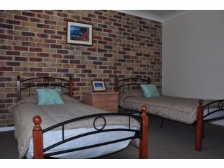 23 Carlo Road - Lowset family home within walking distance to the shopping centre. Pet friendly Guest house, Rainbow Beach - 4