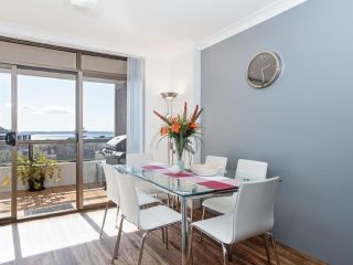23 'The Commodore' 9-11 Donald Street - delightful unit with gorgeous water views Apartment, Nelson Bay - 5