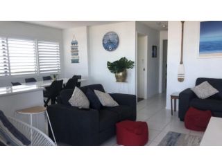 #24 K I G Heights, Kings Beach - Stunning Views Guest house, Caloundra - 3