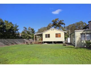 24 Sundew Street, Mudjimba - 500 Bond - Pet Friendly, Linen Supplied, WIFI, Air Cond. Guest house, Mudjimba - 1