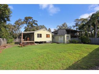 24 Sundew Street, Mudjimba - 500 Bond - Pet Friendly, Linen Supplied, WIFI, Air Cond. Guest house, Mudjimba - 5