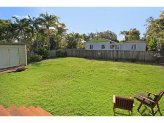 24 Sundew Street, Mudjimba - 500 Bond - Pet Friendly, Linen Supplied, WIFI, Air Cond. Guest house, Mudjimba - 4