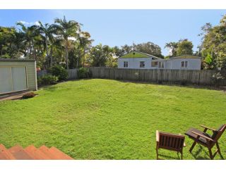 24 Sundew Street, Mudjimba - 500 Bond - Pet Friendly, Linen Supplied, WIFI, Air Cond. Guest house, Mudjimba - 4