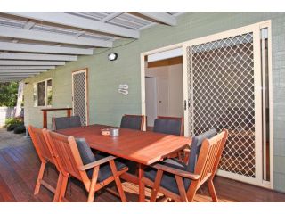 24 Sundew Street, Mudjimba - 500 Bond - Pet Friendly, Linen Supplied, WIFI, Air Cond. Guest house, Mudjimba - 3