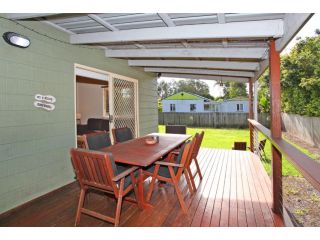 24 Sundew Street, Mudjimba - 500 Bond - Pet Friendly, Linen Supplied, WIFI, Air Cond. Guest house, Mudjimba - 2