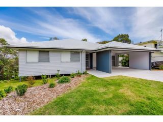 25 Cooloola Drive - Rainbow Beach - Stunning, Modern, Open Plan Beach House, Aircon Guest house, Rainbow Beach - 2