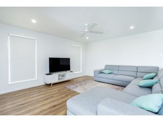 25 Cooloola Drive - Rainbow Beach - Stunning, Modern, Open Plan Beach House, Aircon Guest house, Rainbow Beach - 5