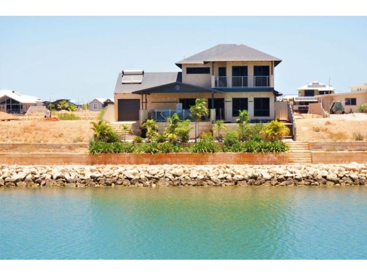 27 Corella Court - Exquisite Marina Home With a Pool and Wi-Fi Guest house, Exmouth - imaginea 2