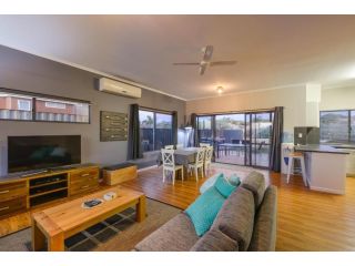 27 Osprey Way - Amazing Pet-Friendly Beach House with Gulf Views Guest house, Exmouth - 1