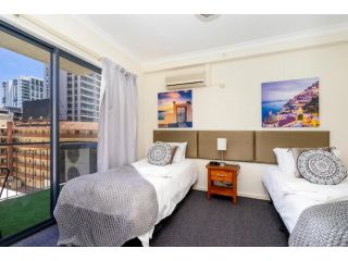 Oversized East End Sleeps 4 Apartment, Perth - 1