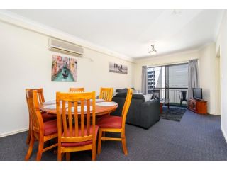 Oversized East End Sleeps 4 Apartment, Perth - 5