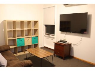 Aldrin's accomodation Apartment, Dubbo - 5