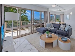 2BR Apartment with Stunning Ocean Views Apartment, Airlie Beach - 2