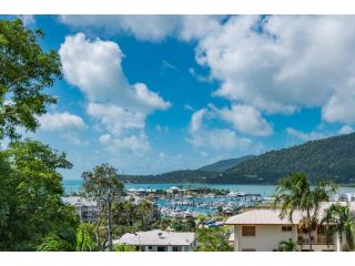 2BR Apartment with Stunning Ocean Views Apartment, Airlie Beach - 1