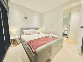 Skyscraper Amazing 180 view 2BR CBD Apartment, Melbourne - 3
