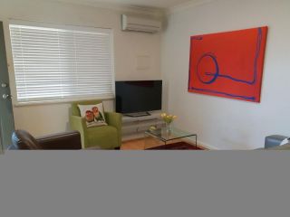 Mt.Lawley Superb 2 BR location Comfort, style 3 Apartment, Perth - 2