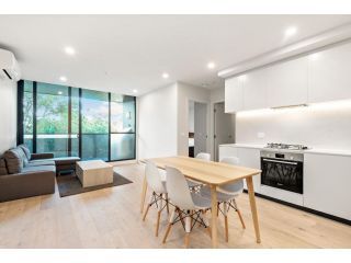 3 bed rooms apartment super convenient location Apartment, Box Hill - 2