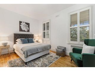 MadeComfy Spacious 3-Bed Terrace With Balcony Guest house, Melbourne - 3