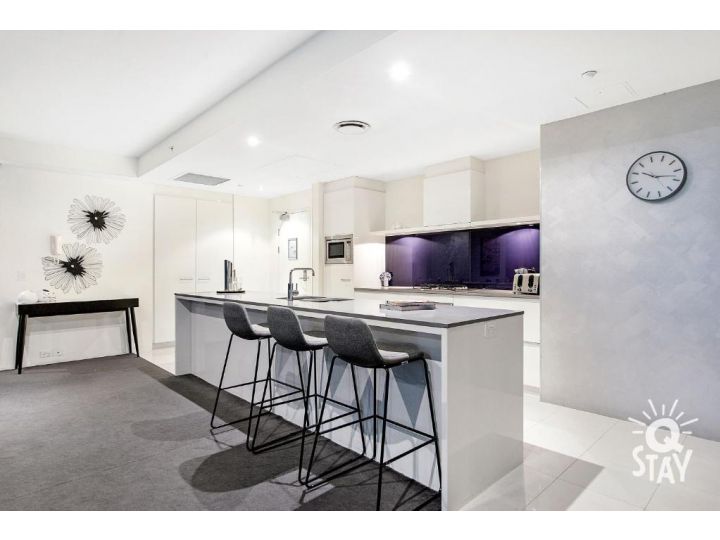 3 Bedroom 3 Bathroom Sub Penthouse - Sleeps up to 10 guests - Circle on Cavill Apartment, Gold Coast - imaginea 9