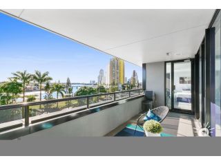 3 Bedroom Apartment in the heart of Surfers - Circle on Cavill AMAZING!! Apartment, Gold Coast - 2