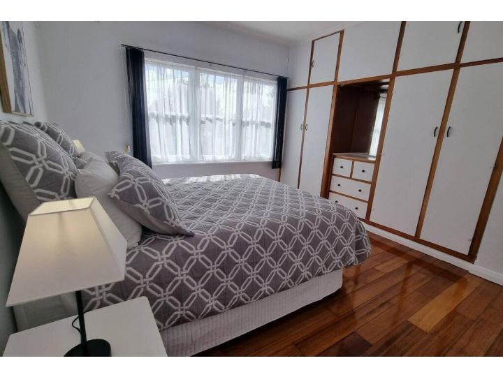 3 bedroom Art Deco home with modern features Apartment, Burnie - imaginea 7