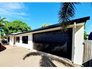 3 bedroom central home Guest house, Townsville - 2