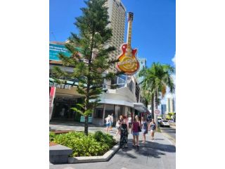 3 Bedroom Central Surfers Paradise Apartment Apartment, Gold Coast - 2