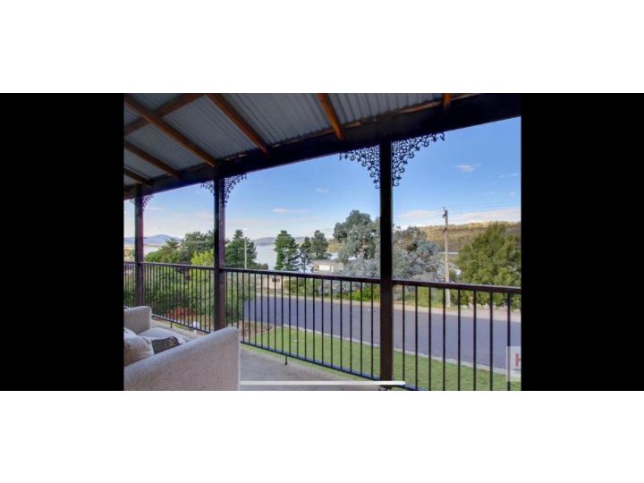 3 Bedroom Lakeview Cottage with Drying/Bike Room Guest house, Jindabyne - imaginea 2