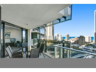 3 Bedroom SPA Apartment - Centre of Surfers Paradise - Circle on Cavill AMAZING!! Apartment, Gold Coast - 3