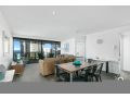 3 Bedroom SPA Apartment - Centre of Surfers Paradise - Circle on Cavill AMAZING!! Apartment, Gold Coast - thumb 8
