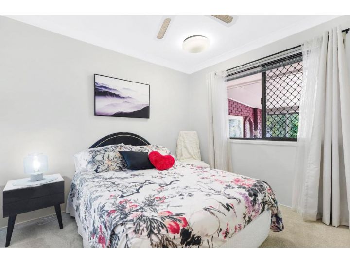 3 BR Hidden Gem with WIFI and Indoor Fireplace Guest house, Gold Coast - imaginea 16
