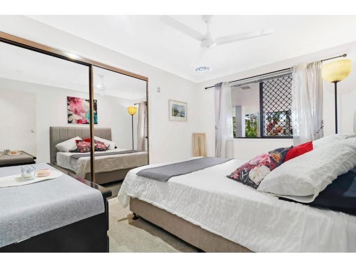 3 BR Hidden Gem with WIFI and Indoor Fireplace Guest house, Gold Coast - imaginea 11