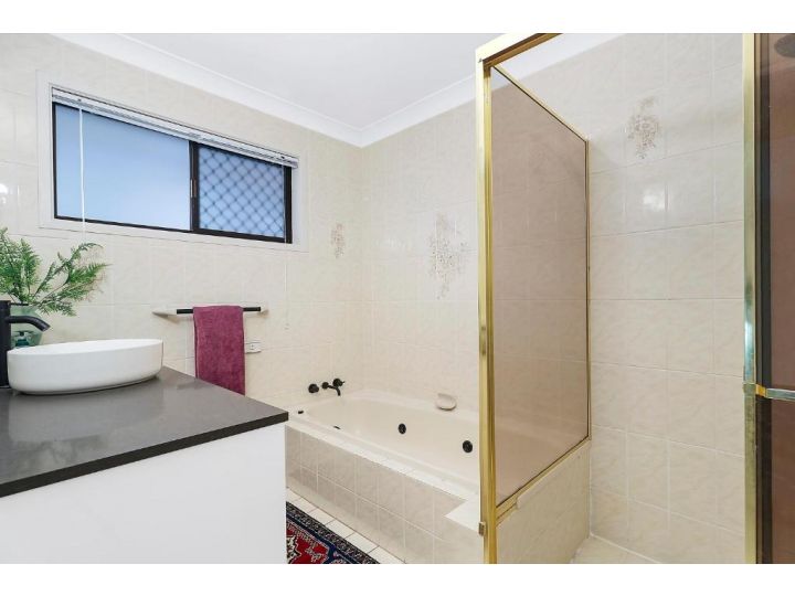 3 BR Hidden Gem with WIFI and Indoor Fireplace Guest house, Gold Coast - imaginea 13