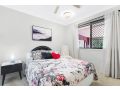 3 BR Hidden Gem with WIFI and Indoor Fireplace Guest house, Gold Coast - thumb 16