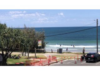 #3 Dulkara, No Roads To Cross To Kings Beach Guest house, Caloundra - 2