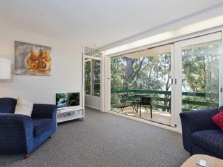 3 'Far Horizons' 77 Ronald Avenue - cosy comfortable unit with filtered views Apartment, Shoal Bay - 3